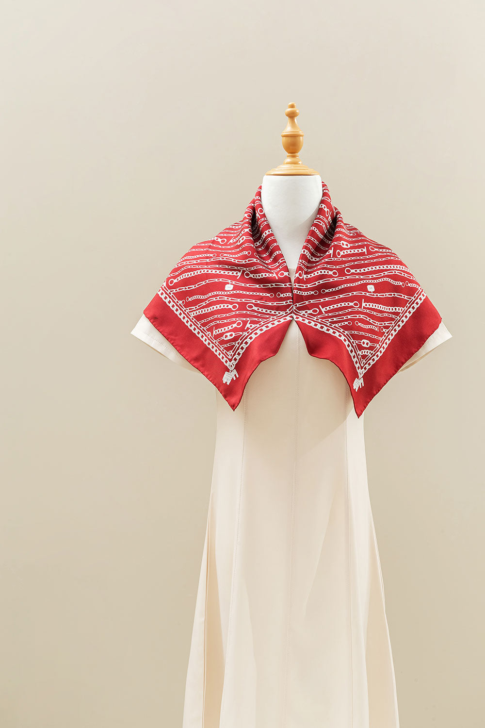 XWC7105-2 Chain Baroque Silk Twill Square Scarf