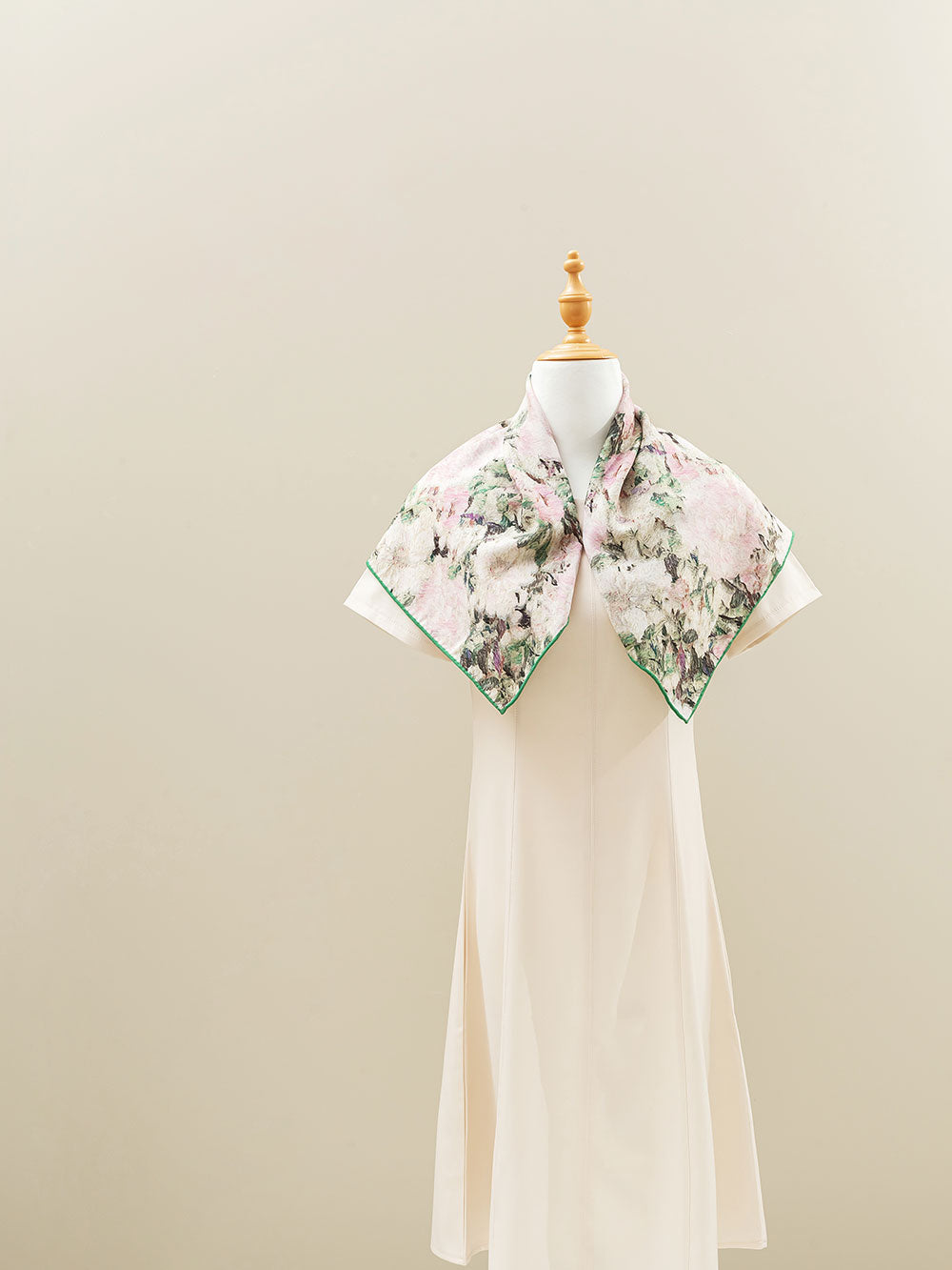 ZSYM110 White Rose Silk Wool Square Scarf