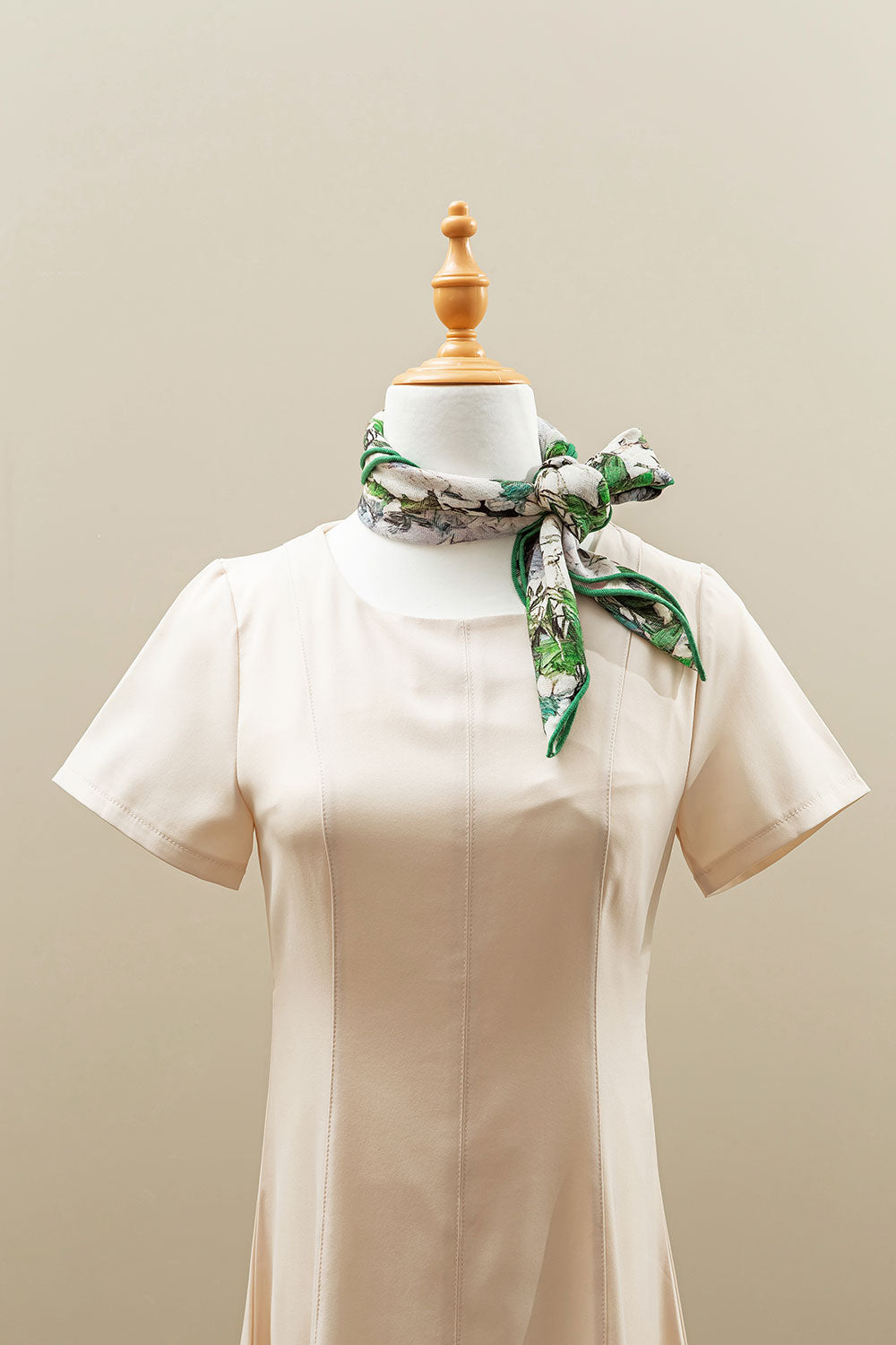 ZSYM110 White Rose Silk Wool Square Scarf